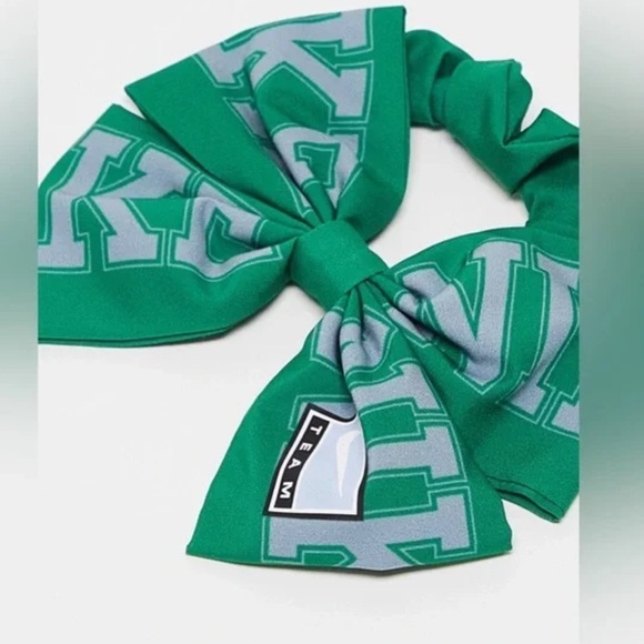 Nike hair bow scrunchie team colors, green and gray one size new with tags - Picture 4 of 4